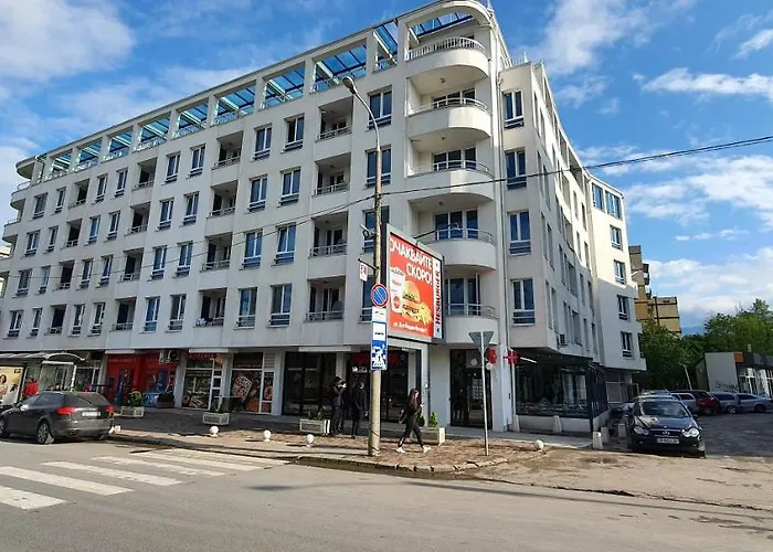 Colonel 955 Apartment