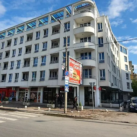 Colonel 955 Apartment